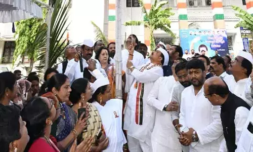 Gandhi Bhavan: గాంధీభవన్‌లో ఘనంగా రాష్ట్ర ఆవిర్భావ వేడుకలు.. టీపీసీసీ చీఫ్ హాట్ కామెంట్స్