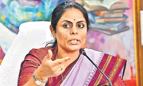 ఐఏఎస్ అధికారి అలుగు వర్షిణిపై జాతీయ ఎస్సీ కమిషన్ సీరియస్