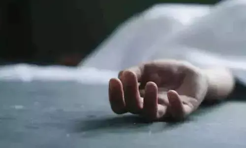 Tragedy: హైదరాబాద్ నడిబొడ్డున ఘోరం.. రైలు ఢీకొని ఇద్దరు యువకులు దుర్మరణం