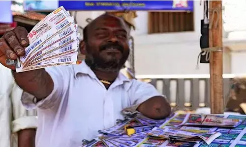 కేరళలో కోట్ల సంఖ్యలో లాటరీ టికెట్ల అమ్మకం.. ఎందుకో తెలుసా?