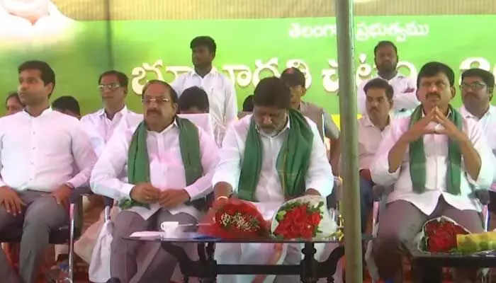 Revenue Sadassu: భూయజమానులకు గుడ్ న్యూస్.. రాష్ట్రవ్యాప్తంగా ప్రారంభమైన రెవెన్యూ సదస్సులు Revenue Sadassu: భూయజమానులకు గుడ్ న్యూస్.. రాష్ట్రవ్యాప్తంగా ప్రారంభమైన రెవెన్యూ సదస్సులు