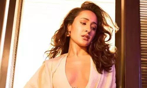 Pragya Jaiswal looks hot in bikini