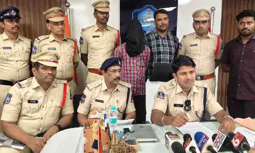 ఆ చైన్‌ స్నాచర్ దొరికేసాడు.. వివరాలు వెల్లడించిన పోలీసులు
