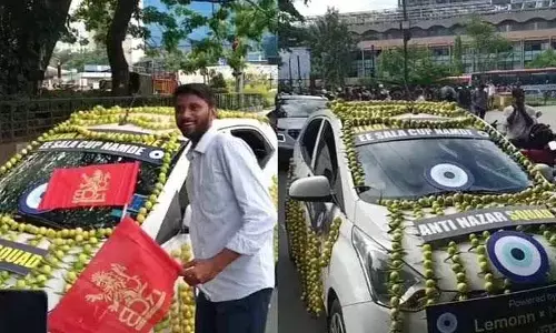 దిష్టి తగలకూడదని.. కారు మొత్తం నిమ్మకాయ, మిరపకాయలతో నింపేశాడు!