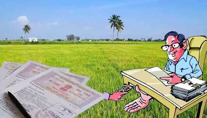 ‘రెవెన్యూ’లో అవినీతి బాగోతం.. భూ సమస్యల పరిష్కారానికి రూ.లక్షల్లో డిమాండ్ ‘రెవెన్యూ’లో అవినీతి బాగోతం.. భూ సమస్యల పరిష్కారానికి రూ.లక్షల్లో డిమాండ్