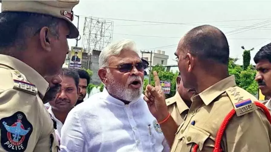 గుంటూరులో పోలీసులు వర్సెస్ అంబటి గుంటూరులో పోలీసులు వర్సెస్ అంబటి