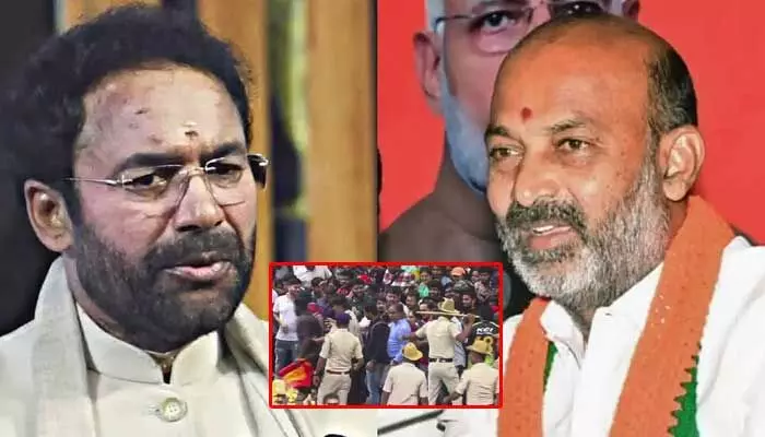 కర్ణాటక ప్రభుత్వ నిర్లక్ష్యమే కారణం.. తొక్కిసలాటపై కిషన్ రెడ్డి, బండి సంజయ్ కీలక వ్యాఖ్యలు కర్ణాటక ప్రభుత్వ నిర్లక్ష్యమే కారణం.. తొక్కిసలాటపై కిషన్ రెడ్డి, బండి సంజయ్ కీలక వ్యాఖ్యలు