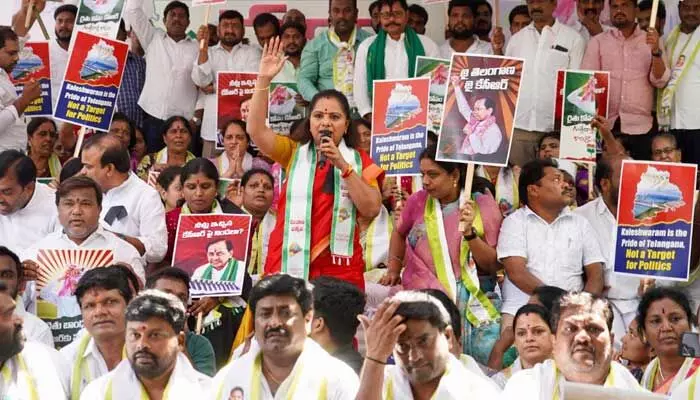 ఈటల రాజేందర్ కూడా మాట్లాడకపోవడం శోచనీయం: MLC కవిత ఈటల రాజేందర్ కూడా మాట్లాడకపోవడం శోచనీయం: MLC కవిత