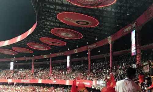 Bengaluru: చిన్నస్వామి మైదానంలో తొక్కిసలాట.. RCB అభిమాని మృతి, మరో ఇద్దరికి సీరియస్