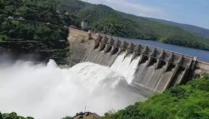 Srisailam Reservoir:శ్రీశైలం జలాశయానికి కొనసాగుతున్న వరద Srisailam Reservoir:శ్రీశైలం జలాశయానికి కొనసాగుతున్న వరద