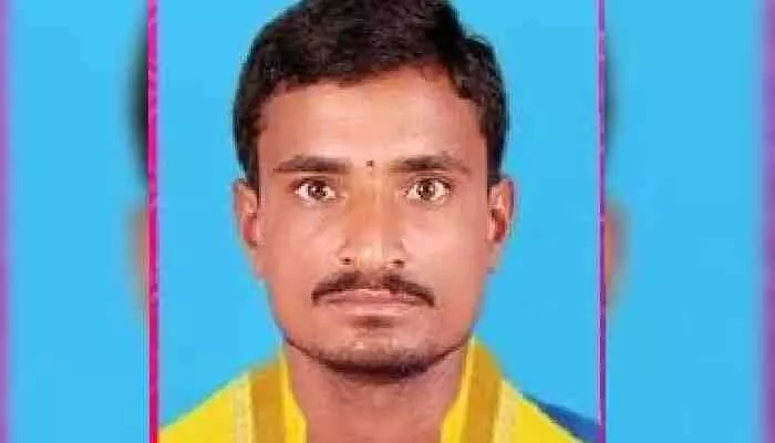 రాఘవపేట్ లో ట్రాక్టర్ బోల్తా..వ్యక్తి మృతి, చిన్నారికి గాయాలు రాఘవపేట్ లో ట్రాక్టర్ బోల్తా..వ్యక్తి మృతి, చిన్నారికి గాయాలు