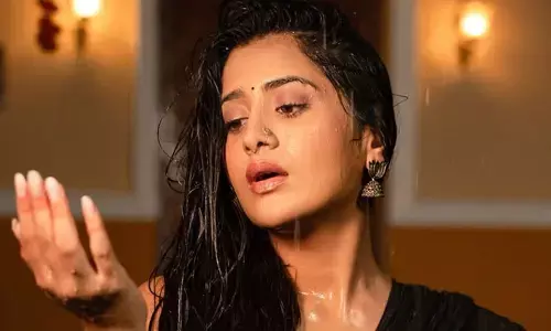Raashi Singh : బ్లాక్ అవుట్‌ఫిట్‌లో రాశి సింగ్ హాట్ లుక్