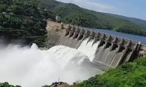 Srisailam Reservoir:శ్రీశైలం జలాశయానికి కొనసాగుతున్న వరద