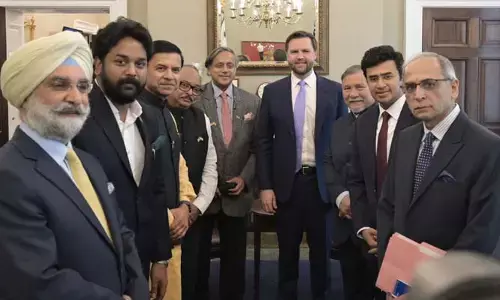 జేడీ వాన్స్‌ను కలిసిన శశిథరూర్ దౌత్యబృందం