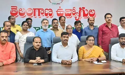 TG: కేబినేట్ నిర్ణయాలపై ఉద్యోగులు హర్షం.. మంత్రి పొంగులేటిని కలిసి ధ‌న్యవాదాలు