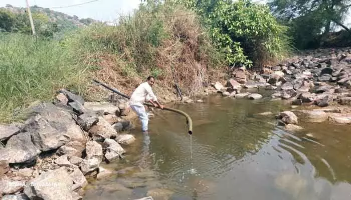 రెండు వ్యవసాయ పంపు సెట్లు ఎత్తుకెళ్లిన దొంగలు రెండు వ్యవసాయ పంపు సెట్లు ఎత్తుకెళ్లిన దొంగలు