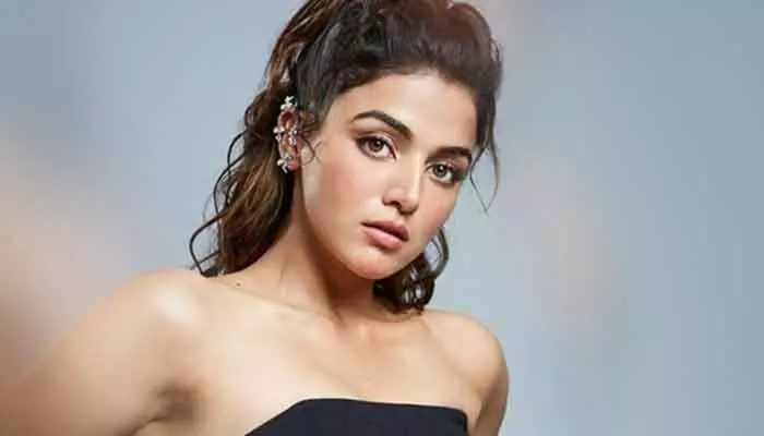 హీరోలకు ప్రశంసలు.. హీరోయిన్స్కు విమర్శల? ఇండస్ట్రీలో ఉన్న వ్యత్యాసంపై యంగ్ హీరోయిన్ షాకింగ్ కామెంట్స్ హీరోలకు ప్రశంసలు.. హీరోయిన్స్కు విమర్శల? ఇండస్ట్రీలో ఉన్న వ్యత్యాసంపై యంగ్ హీరోయిన్ షాకింగ్ కామెంట్స్