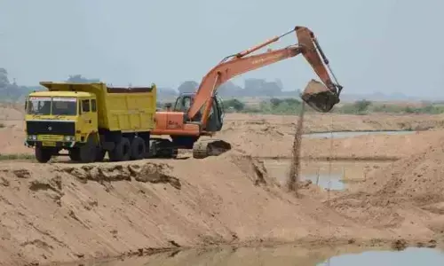 ఏజెన్సీ ఇసుక రీచ్‌ల‌లో ఇష్టారాజ్యం