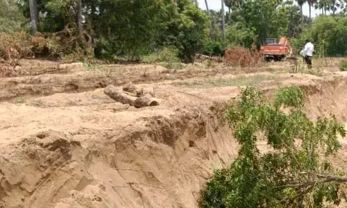 Pithapuram:ప‌వ‌న్ కళ్యాణ్ అడ్డాలో రేగిన ఇసుక తుఫాన్‌..!