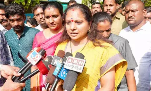 ప్రభుత్వ తీరుపై ఉద్యోగులు అసంతృప్తితో ఉన్నారు : ఎమ్మెల్సీ కవిత