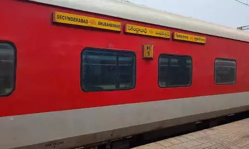 విశాఖ ఎక్స్‌ప్రెస్‌లో సాంకేతిక లోపం.. గంటకు పైగా నిలిపివేత