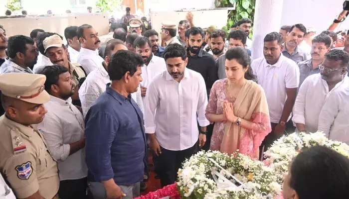 Nara Lokesh:మాగంటి గోపీనాథ్ భౌతికకాయానికి మంత్రి లోకేష్ నివాళులు Nara Lokesh:మాగంటి గోపీనాథ్ భౌతికకాయానికి మంత్రి లోకేష్ నివాళులు