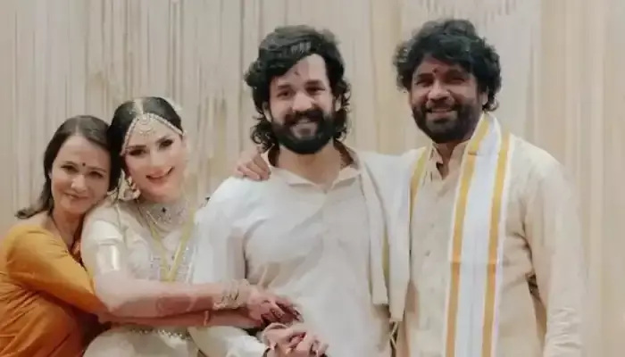 అఖిల్ పెళ్లి అంత సింపుల్ గా చేశారా.. నాగార్జునపై ట్రోలింగ్ ? అఖిల్ పెళ్లి అంత సింపుల్ గా చేశారా.. నాగార్జునపై ట్రోలింగ్ ?