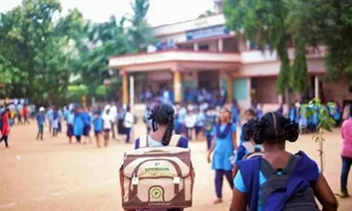 ఫ్రీ బస్సుకు జై.. ఫ్రీ బడికి నై.!