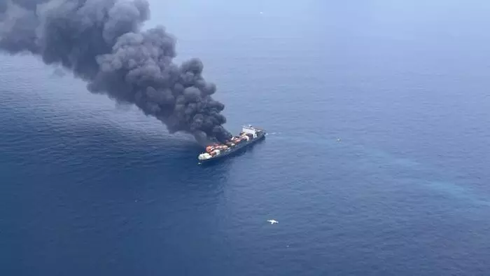 Singapore container ship: సింగపూర్ కంటైనర్ షిప్ లో పేలుడు.. అప్రమత్తమైన భారత్ Singapore container ship: సింగపూర్ కంటైనర్ షిప్ లో పేలుడు.. అప్రమత్తమైన భారత్