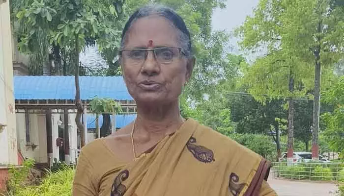 కన్న తల్లి కడగండ్లకేనా..?.. ఆస్తి కోసం కొడుకుతో తల్లిదండ్రుల పోరాటం కన్న తల్లి కడగండ్లకేనా..?.. ఆస్తి కోసం కొడుకుతో తల్లిదండ్రుల పోరాటం