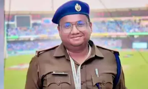 విరుచుకుపడిన మావోయిస్టులు.. పోలీసు వాహనం పేల్చివేత, ఏఎస్పీ దుర్మరణం