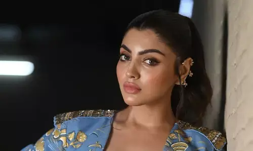 Akanksha Puri : టెంప్టింగ్ లుక్స్‌తో హీట్ పెంచుతున్న బ్యూటీ