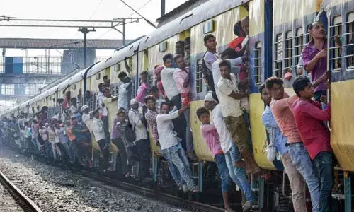 Local Train Accident : ముంబై రైలు ప్రమాదం.. సెంట్రల్ రైల్వే కీలక నిర్ణయం