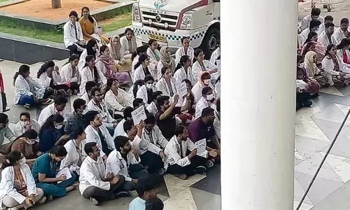 స్టైఫండ్ కోసం మేడికోల నిరసన.. యజమాన్యం వైఖరిపై ఆగ్రహం