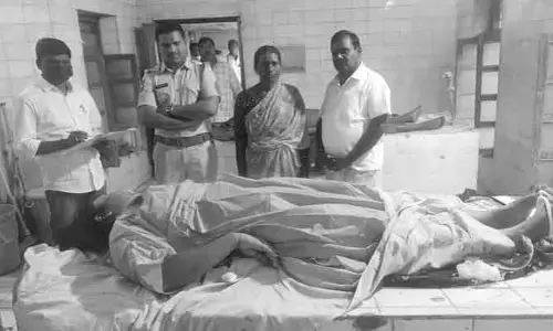 గడ్డిమందు తాగి వివాహిత ఆత్మహత్య