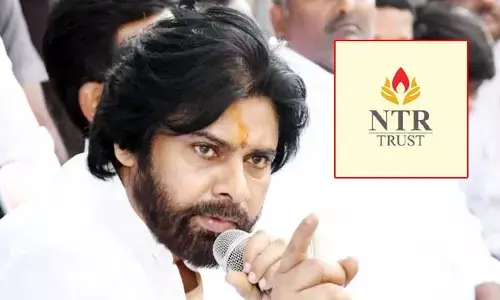 NTR ట్రస్ట్‌కు రూ.50 లక్షలు అందజేసిన పవన్ కల్యాణ్
