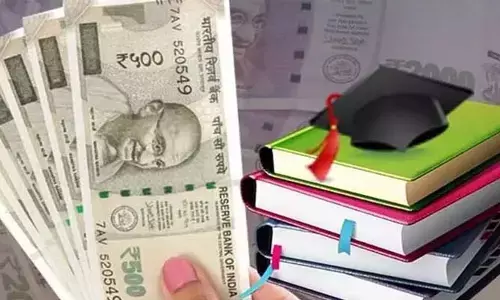 కార్పొరేటు స్కూళ్ల ఫీజులను నియంత్రించరా?
