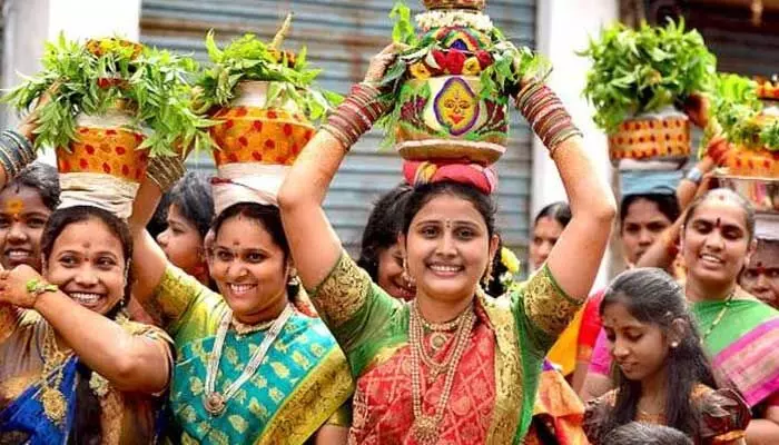 తెలంగాణలో బోనాల జాతర ఏర్పాట్లు ముమ్మరం తెలంగాణలో బోనాల జాతర ఏర్పాట్లు ముమ్మరం