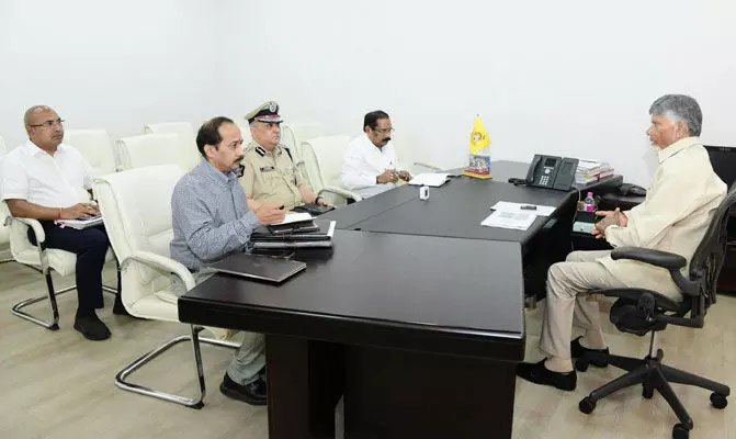 CM Chandrababu: నేరం చేయాలంటే.. భయపడాలి CM Chandrababu: నేరం చేయాలంటే.. భయపడాలి