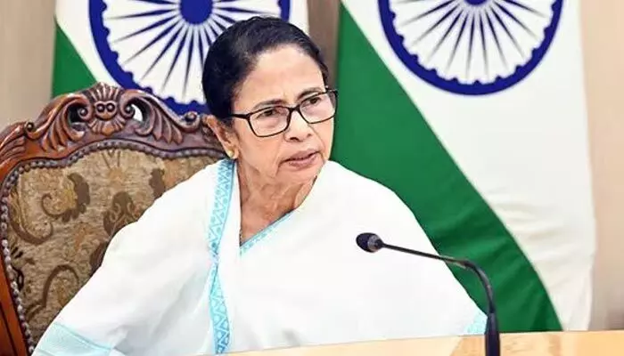 Mamatha: కేంద్ర ప్రభుత్వ నిర్లక్ష్యం వల్లే పహెల్గాం ఉగ్రదాడి.. సీఎం మమతా బెనర్జీ Mamatha: కేంద్ర ప్రభుత్వ నిర్లక్ష్యం వల్లే పహెల్గాం ఉగ్రదాడి.. సీఎం మమతా బెనర్జీ