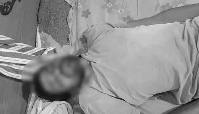 ఆర్థిక ఇబ్బందులతో ఉరేసుకొని వ్యక్తి ఆత్మహత్య ఆర్థిక ఇబ్బందులతో ఉరేసుకొని వ్యక్తి ఆత్మహత్య
