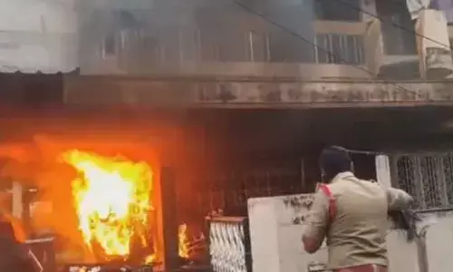 AP News : సాక్షి ఆఫీసుకు నిప్పు