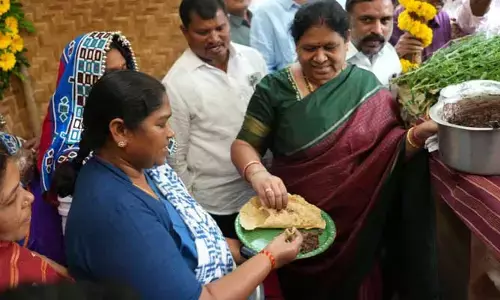 గిరిజన కెఫెటేరియా, ఆలయాలు ప్రారంభించిన మంత్రి సీతక్క
