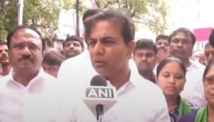 మేడిగడ్డపై కుట్ర కాంగ్రెస్ వాళ్లదే.. కేటీఆర్ సెన్సేషనల్ కామెంట్స్ మేడిగడ్డపై కుట్ర కాంగ్రెస్ వాళ్లదే.. కేటీఆర్ సెన్సేషనల్ కామెంట్స్