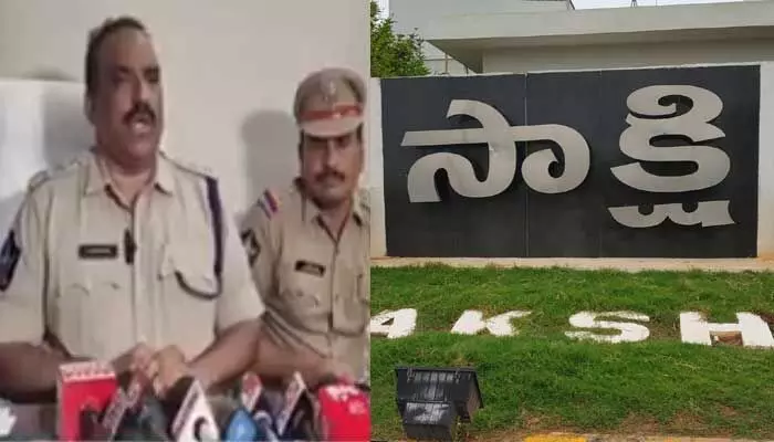 సాక్షి కార్యాలయానికి నిప్పు అంటూ ప్రచారం.. డీఎస్పీ శ్రవణ్ కుమార్ స్ట్రాంగ్ వార్నింగ్ సాక్షి కార్యాలయానికి నిప్పు అంటూ ప్రచారం.. డీఎస్పీ శ్రవణ్ కుమార్ స్ట్రాంగ్ వార్నింగ్