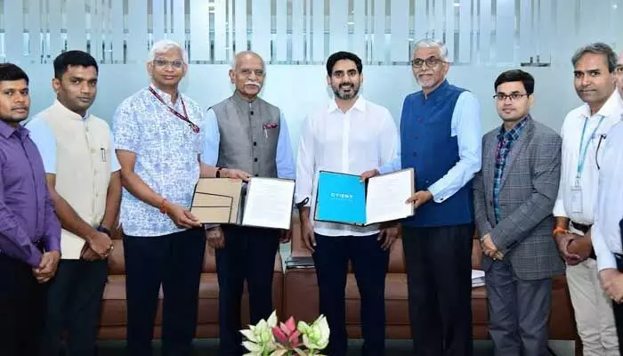 మంత్రి లోకేశ్ సమక్షంలో కీలక ఒప్పందాలు మంత్రి లోకేశ్ సమక్షంలో కీలక ఒప్పందాలు