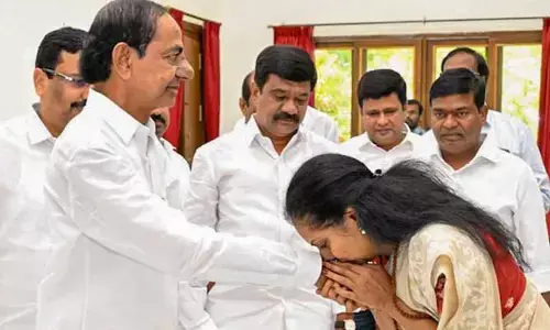 కవిత సస్పెండ్ : ఎంత పెద్దోళ్లైనా సరే.. యాంటీ పార్టీ పోతే తీసి అవుతల పారేస్తం.. కేసీఆర్ వీడియో వైరల్