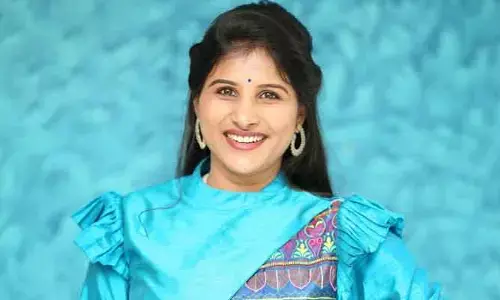 ఫోక్ సింగర్ మంగ్లీ లిక్కర్ పార్టీ.. భారీగా విదేశీ మద్యం సీజ్