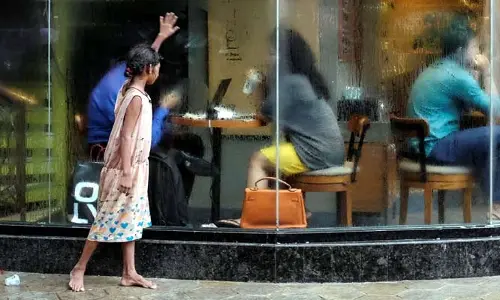 సామాన్యులకు అందని అభివృద్ధి ఫలాలు..!