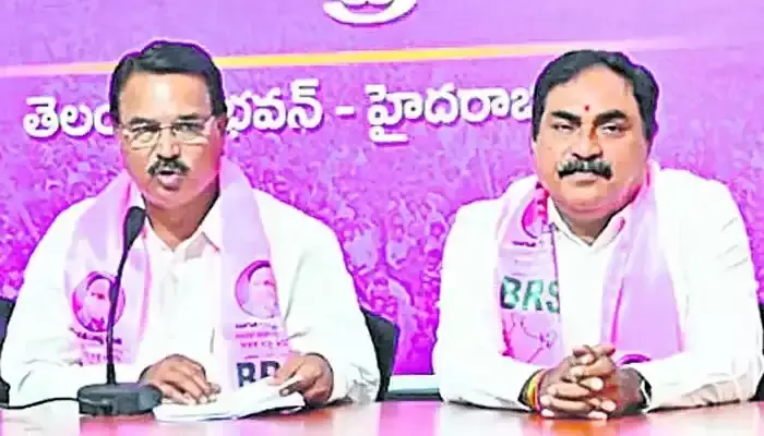 కేసీఆర్ విజయాలపై బురదజల్లే ప్రయత్నం